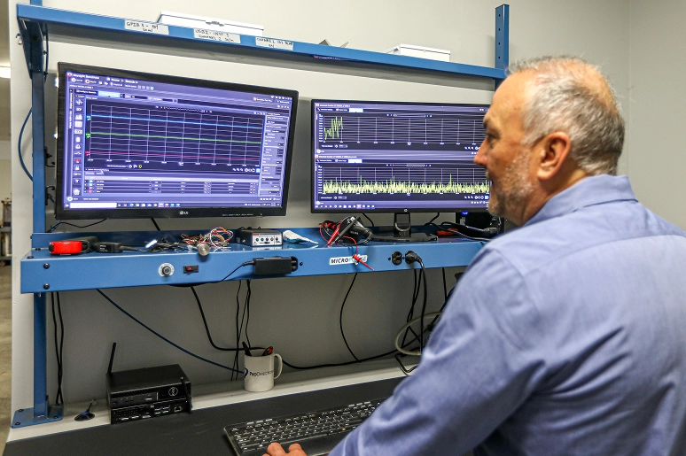 A prodirectional Employee reviewing live Data on computer screen